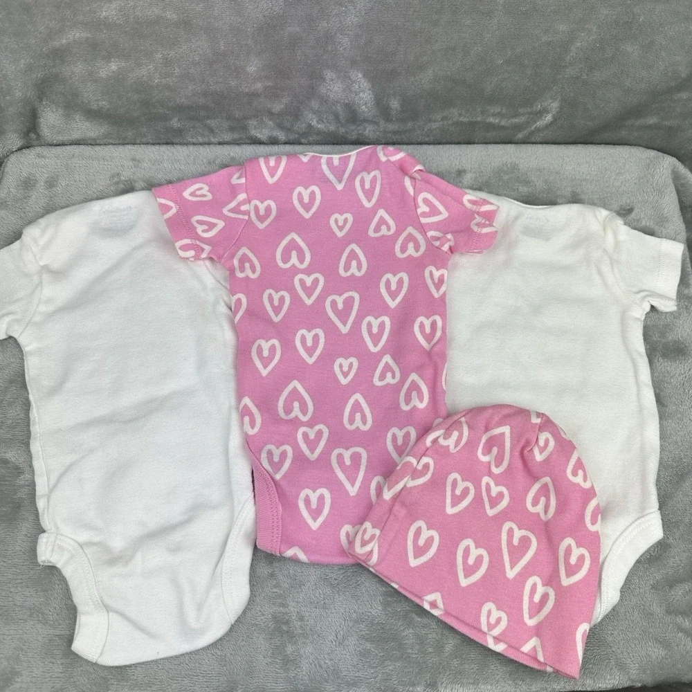 Gerber Set Of 4 Bodysuit & Hat Girls Newborn Pink White Hearts